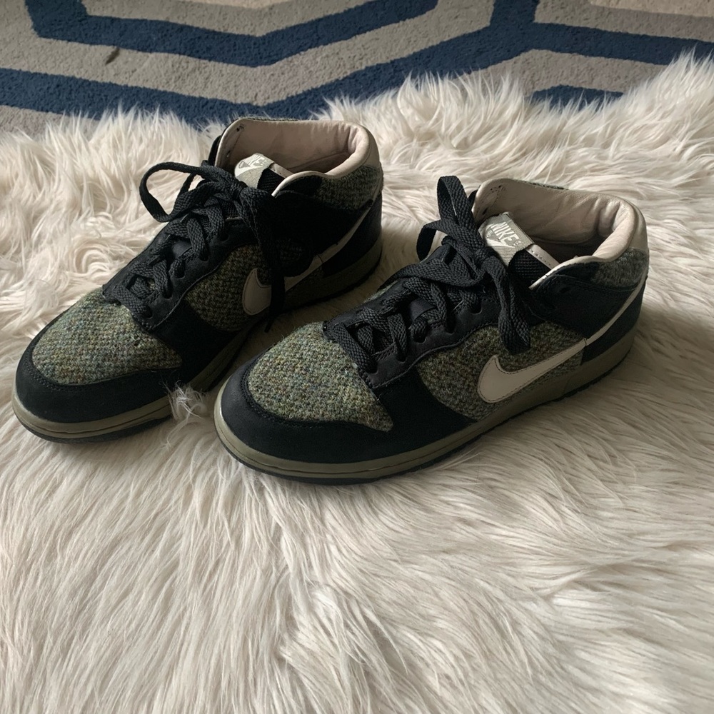 Nike Women's Low-Top Sneakers in Black and Olive Tweed